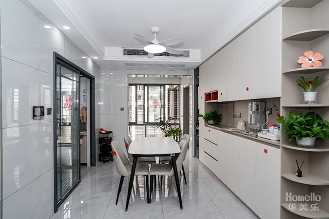 142㎡四居，客廳中打造休閑吧臺，這種戶型設計實用又舒適